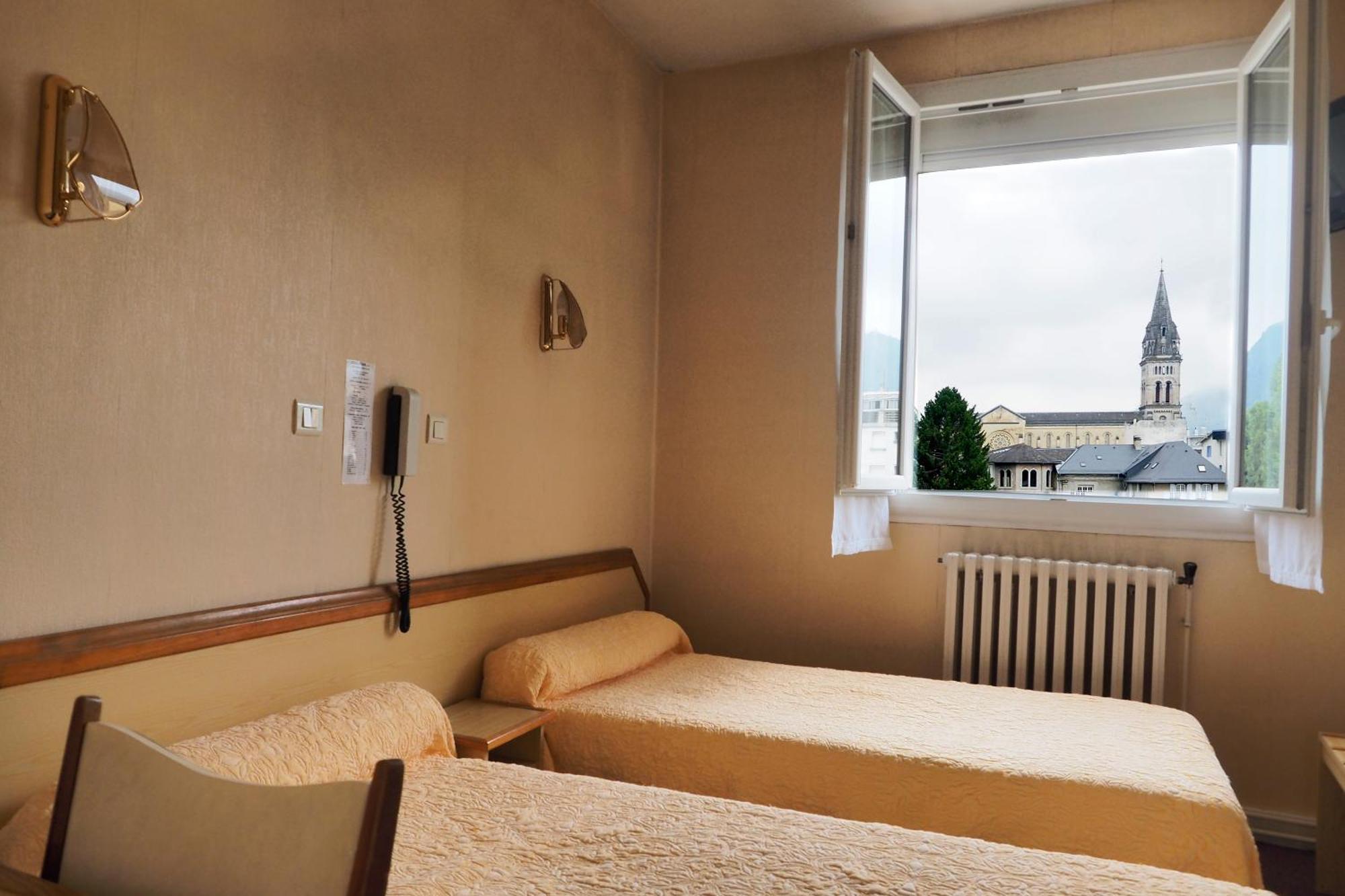 Hôtel Hélios Lourdes Quarto foto